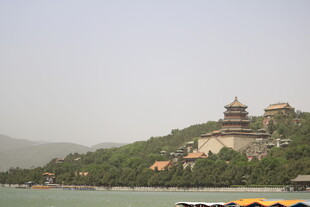 湖畔古建筑风景