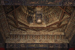 中式古建筑精美藻井