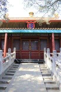 中式古建筑庙宇入口