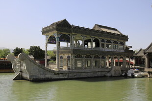 古色古香中式游船