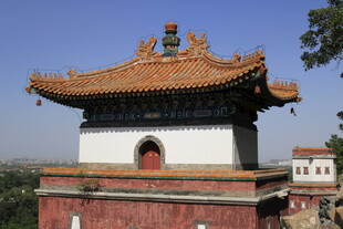 中式古建筑屋顶一角