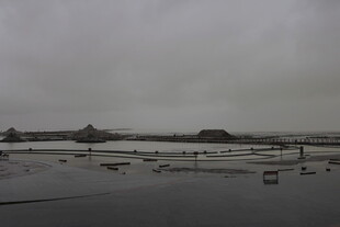 阴天的空旷场地景象