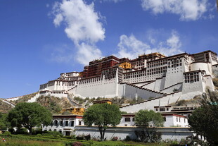 雄伟壮丽的布达拉宫景观