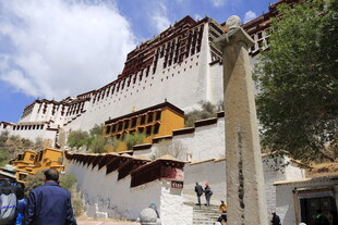 布达拉宫壮丽外观