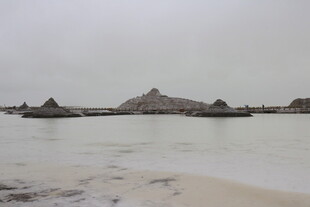 沙漠中的奇特岩石景观