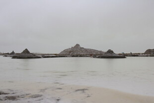 沙漠中的奇特岩石景观