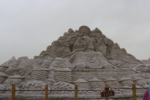 壮观大型雪雕景观