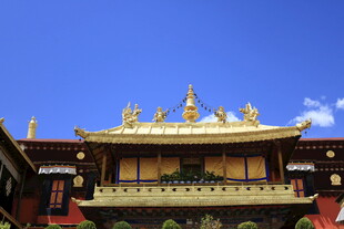 藏式金顶寺庙建筑