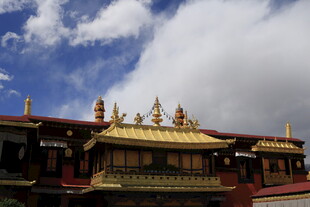 藏式金顶寺庙建筑景观