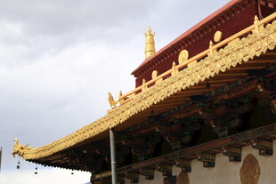 藏式建筑屋檐特写