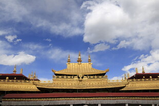 拉萨宏伟金顶寺庙建筑