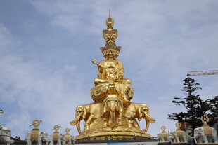 金色多象宝塔景观