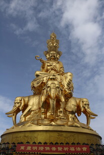 金色多面佛像雕塑