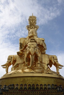 金色群兽雕塑 气势恢宏