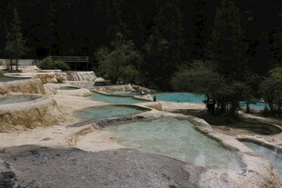 梦幻五彩钙化池景观