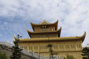 金色华丽古建筑