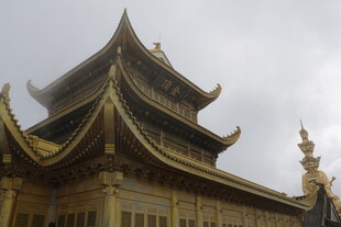 中式古建筑屋顶特写