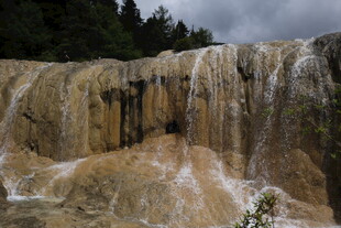 壮观的自然瀑布景观