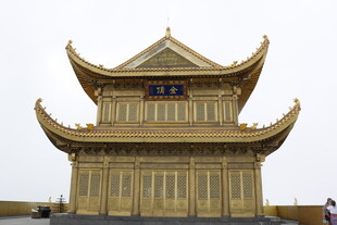 中式古建筑金顶楼阁