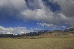 草原蓝天远山壮美风光