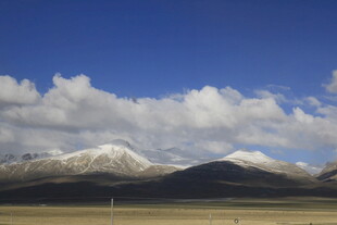 雪山蓝天草原壮美风光