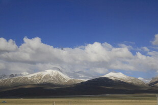 雪山蓝天草原壮美风光