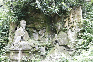 古老石壁上的精美雕刻