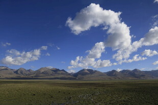 蓝天草原雪山壮美风光