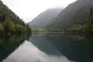 静谧山水湖景
