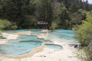梦幻五彩池 山林中的仙境