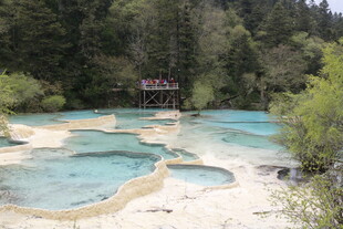 梦幻五彩钙化池景观