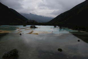 山间幽湖 云雾缭绕之景