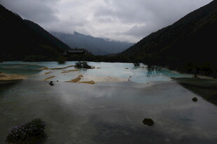 山间幽湖 云雾缭绕之景