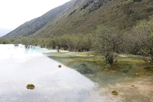 山间清湖 自然静谧美景