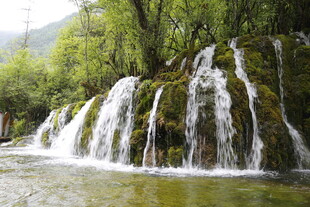 山间瀑布 自然清新之景