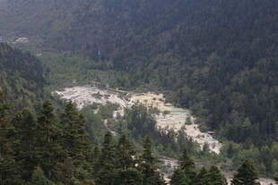 山谷中的村落景观