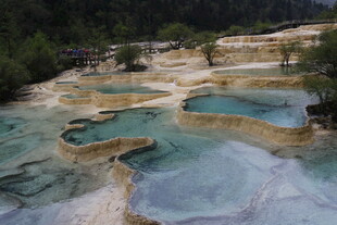 梦幻五彩钙化池景观