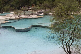 梦幻蓝池 自然清幽之景