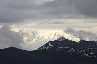 壮丽雪山云海景观