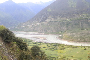 山间河谷美景