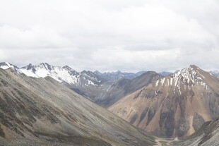 壮丽雪山山脉景观