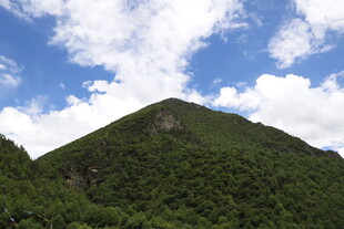 青山蓝天美景