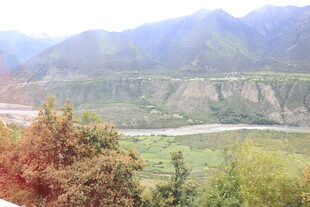 山间河谷美景