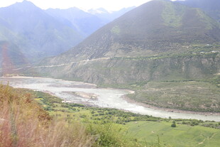 山间河谷美景