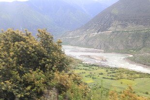 山间河谷美景