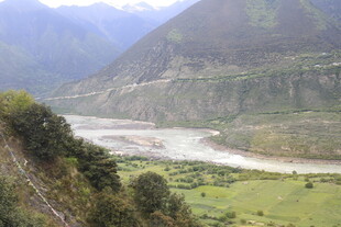 山间河谷美景