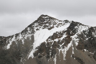 巍峨雪山壮丽景致