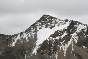 巍峨雪山