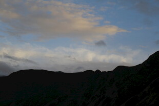 山间黄昏天空美景