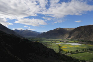 山间河谷美景